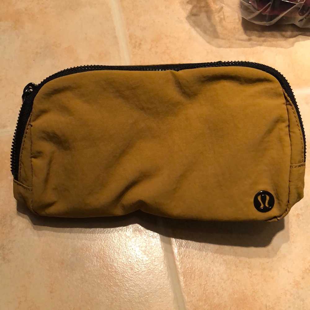 Everywhere belt bag GLSC. Brand new never used